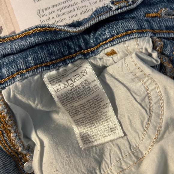 American Eagle distressed boyfriend shorts - Picture 4 of 4